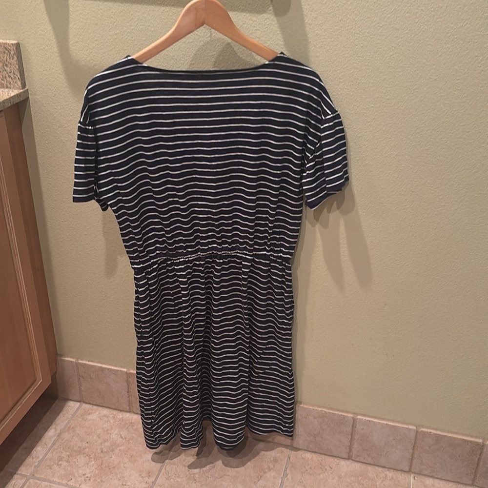 NWT GAP Black and White Striped dress that cinches in the middle - Picture 7 of 11